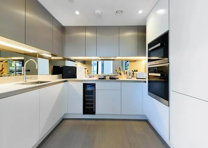 Luxury River Apartments- Parliament