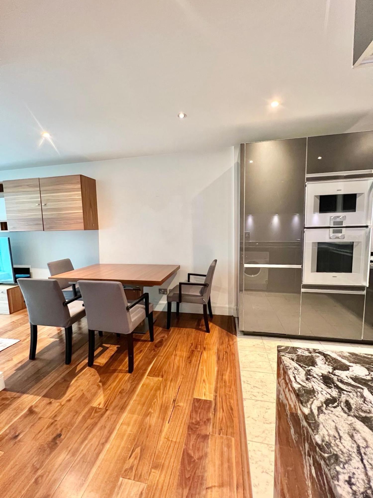 Apartment Luxury River Apartments- Parliament *
