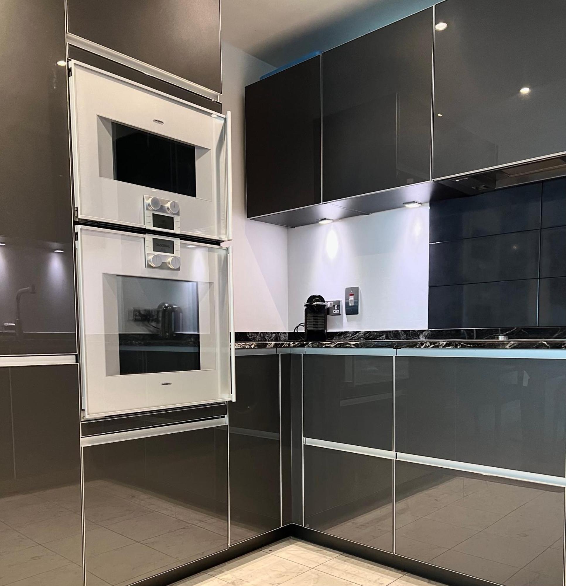Luxury River Apartments- Parliament Apartment *