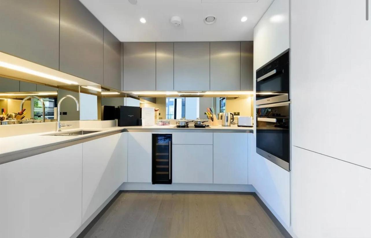 Luxury River Apartments- Parliament Apartment *