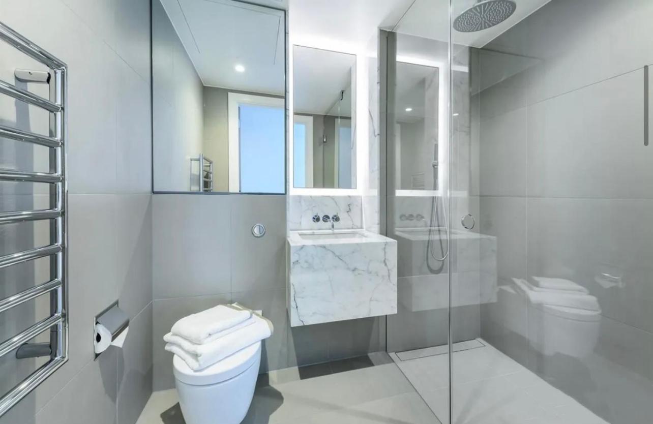 Luxury River Apartments- Parliament *