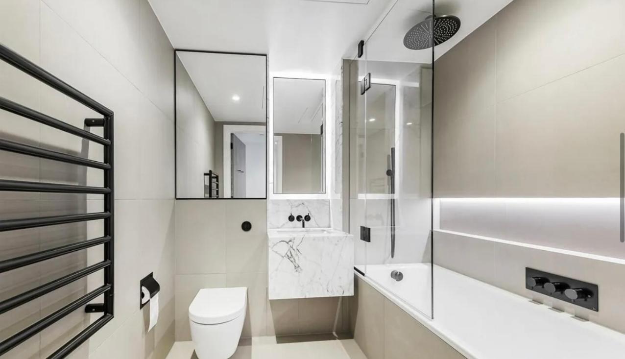 Luxury River Apartments- Parliament *